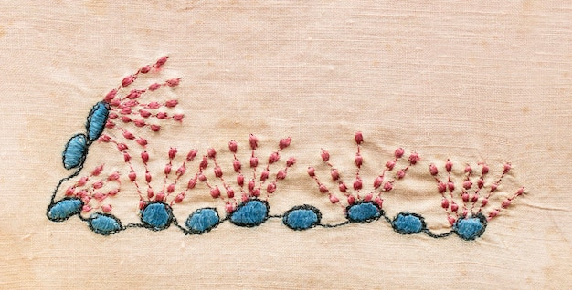 Ručná výšivka na látke